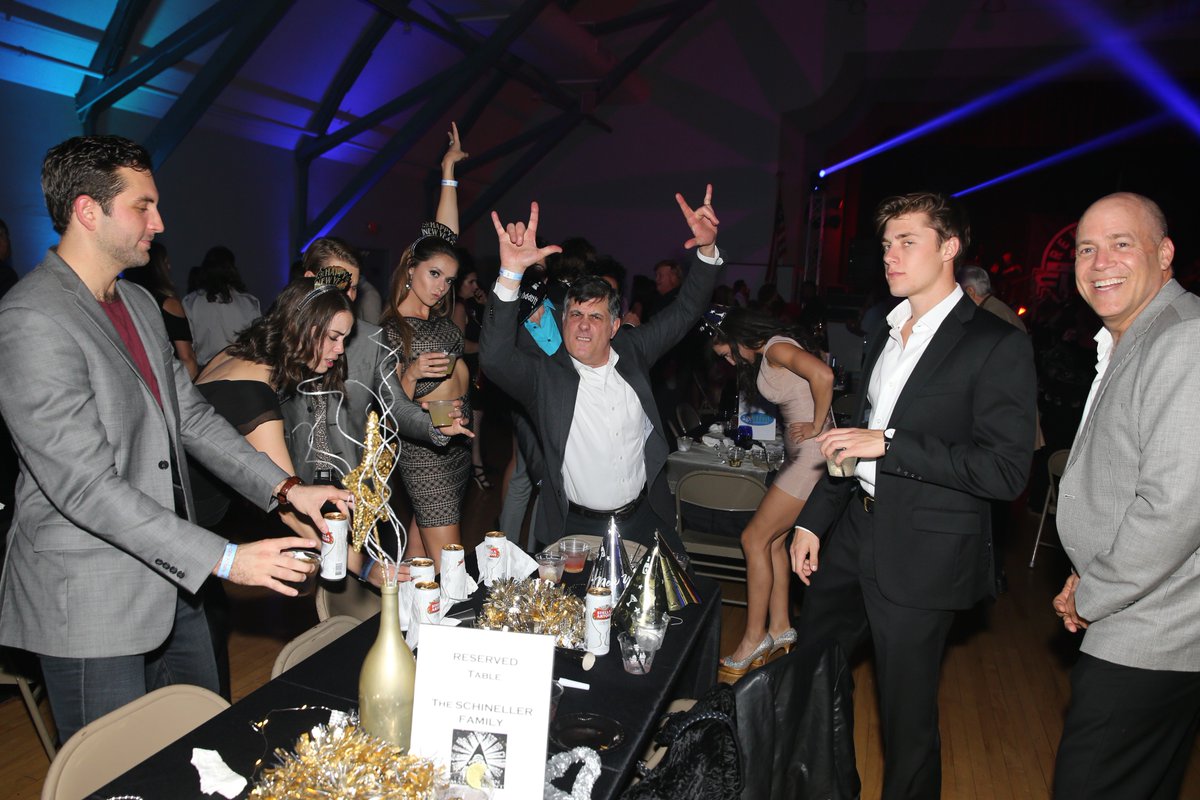 TheSRQParty's tweet photo. @SRQ_Nightlife  hosted THE Sarasota New Years Eve Party to ring in 2018 with 400+ people walking the red carpet.  Looking forward to planning for 2019!  #SRQNYE #Sarasota  #FMPSRQ #NewYearsEve https://t.co/g2XpXwAgHI