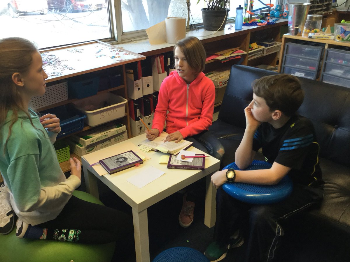 baggio_tamara's tweet photo. I love watching students have deep discussions about books......#thisgroupissoamazing @baggio_tamara @beverly_HWDSB https://t.co/jtwAGDfAOg