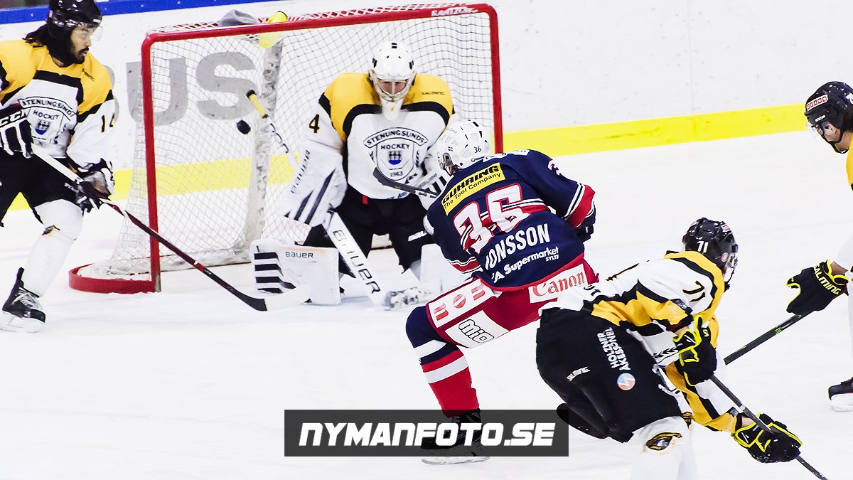 Bilder från gårdagens toppmöte i #hockeytvåan mellan @TrollhattansHCoch @StenungsundHF #trollhättan @riktighockey 
nymanfoto.se/trollhattans-h…