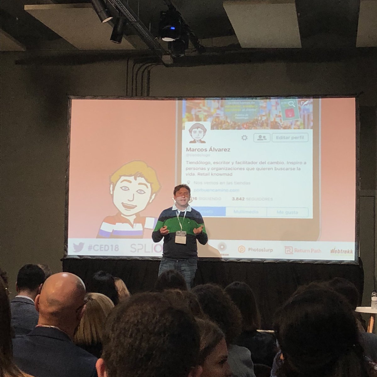 SplioEs's tweet photo. Lo que pasa en una tienda se conoce viviendo la tienda, así comienza Marcos Álvarez @tiendologo su ponencia sobre ‘La experiencia en tienda’ en el #CED18 https://t.co/SPl8g2ccag