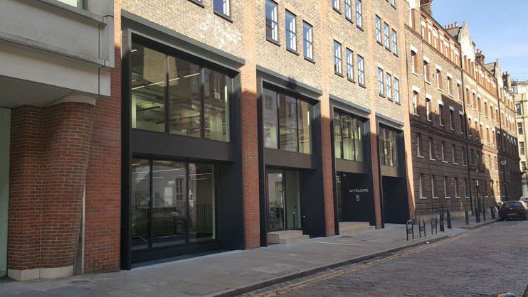 BuildConstDes's tweet photo. .@AlumascWMS' bespoke #Skyline #window and #door solution for prestige Spitalfields offices https://t.co/SDX9MHUJZf https://t.co/Lfhi9gSKJe