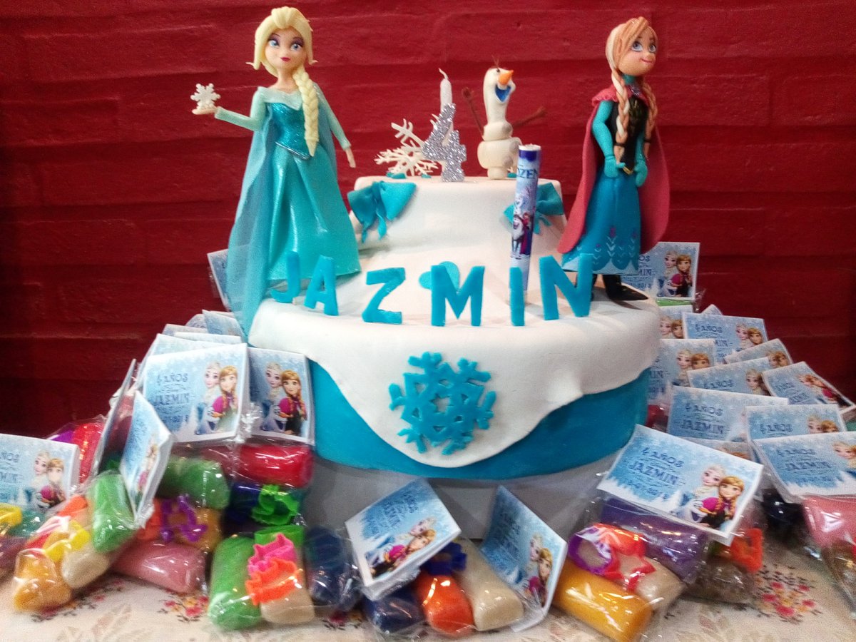 JugarConMasas's tweet photo. Souvenirs Frozen + Torta Porcelana Fría Frozen.
Éxito total! #JugarConMasas #cumple #fiesta #birthday #4años 
#Cumple #Frozen #Souvenirs #Torta #Belgrano #Quilmes #Nuñez
SOUVENIRS PERSONALIZADOS. Encarga con tiempo! https://t.co/r4mXvNMKsp