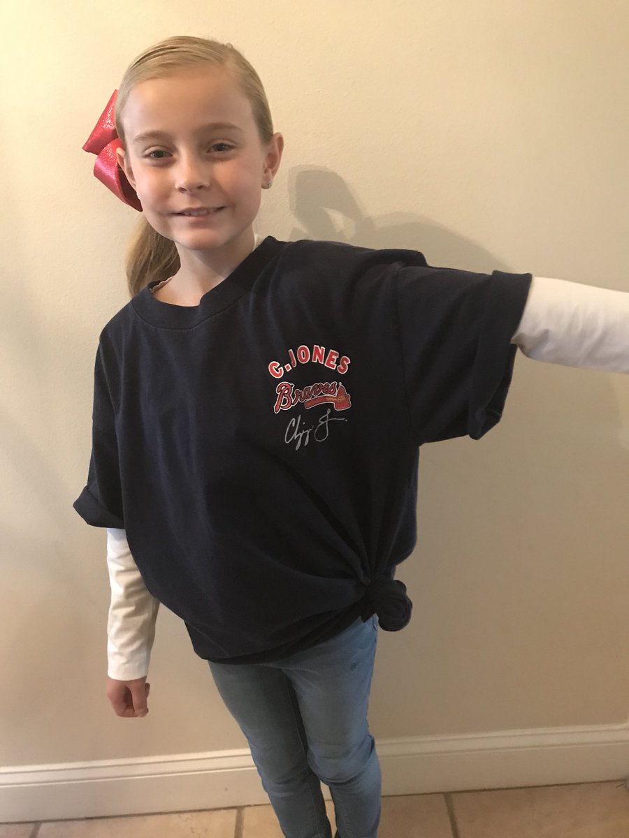 mitchellmj11's tweet photo. Wife’s favorite player and my kids favorite team. Congratulations on the Hall of Fame. https://t.co/WjglmeUSEA
