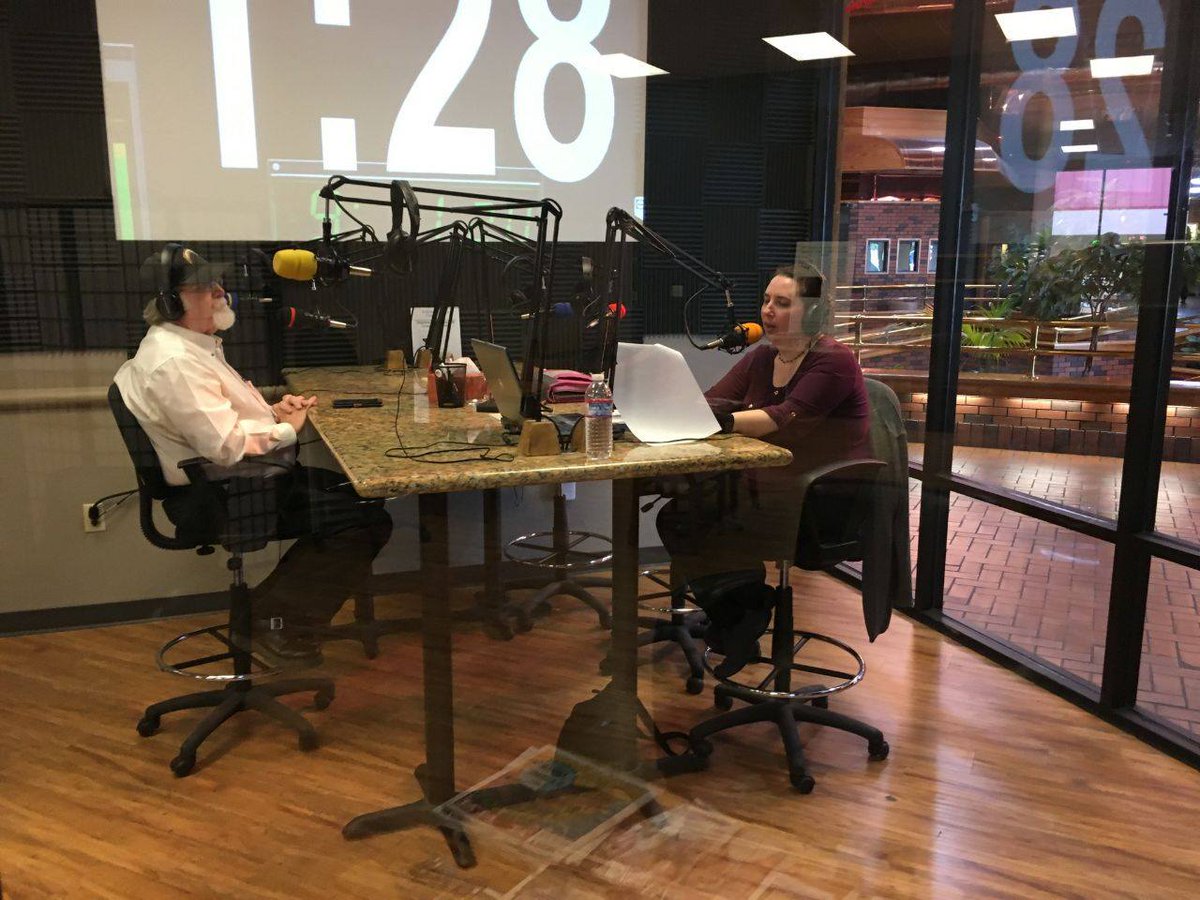 Shoppin8Unicorn's tweet image. Be sure to check out the SafeZone Radio Show today Thursday (Jan 25, 2018) for some special guests and more info about the THAT’S VEGAS live shows in Las Vegas!
Just log in at safe.zone &amp;amp; click on the &quot;SafeZone Radio Show&quot;
#allthenicestuff #SafeZone  #Twinkle #TWNKL