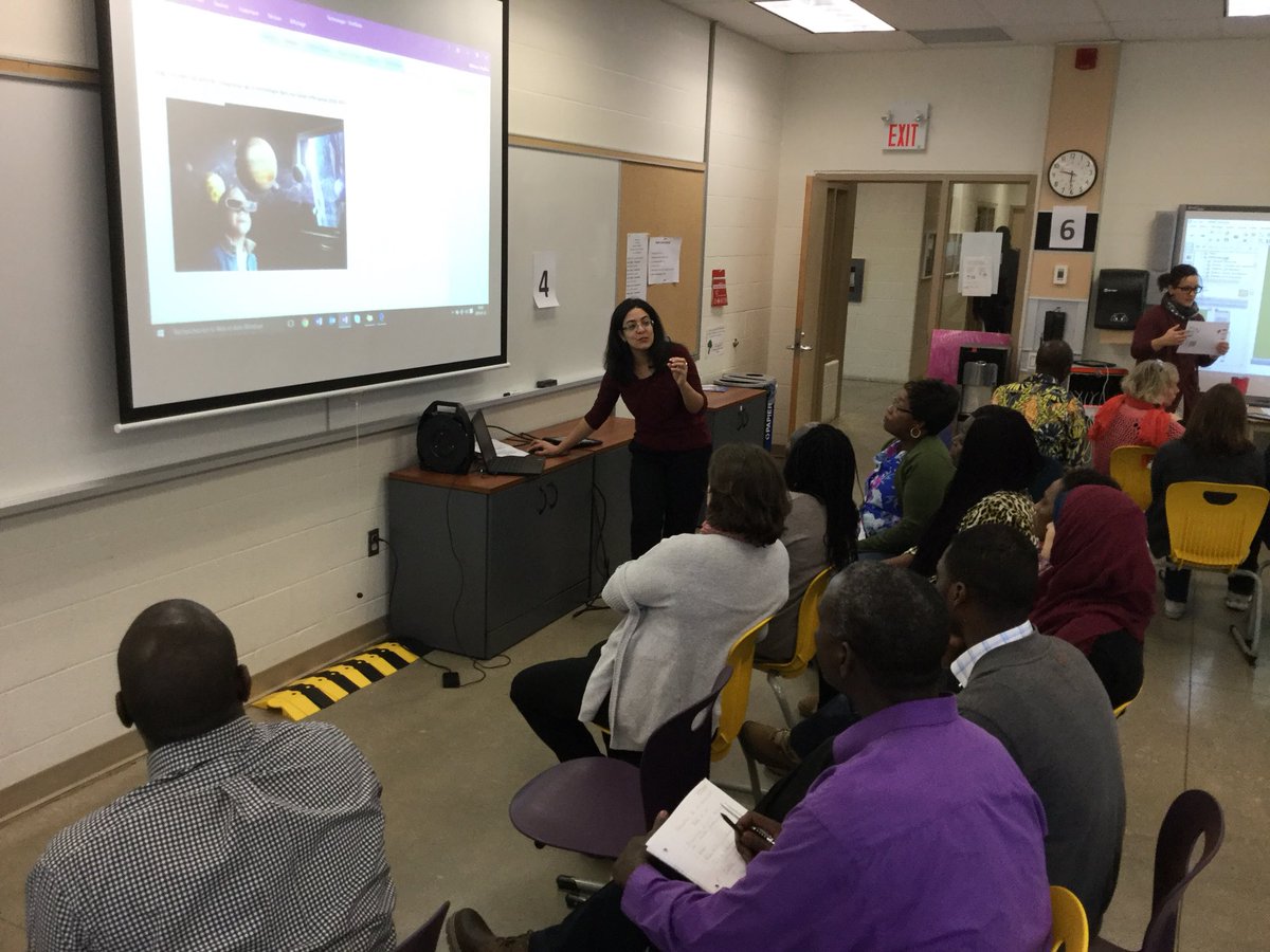 sameramraneedu's tweet image. @sameramraneedu @CSViamonde une enseignante du programme #PIPNPE présente son OneNote de classe à ses collègues lors de la session 3 PIPNPE