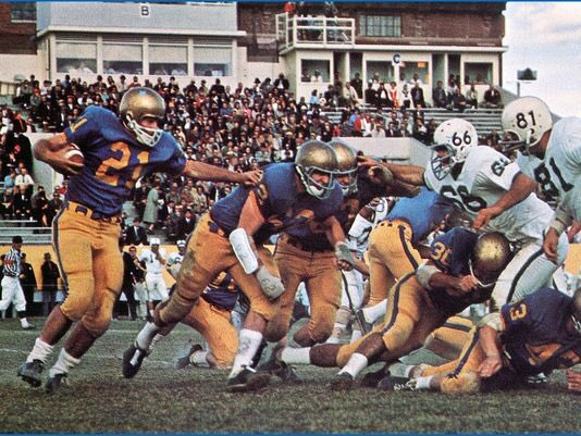 BJ_Robrtsn's tweet photo. #ThrowbackThursday 
Don Hass, "Iron Tumbleweed"
101.5 yards per game 
15-100 Yard Games 20 TD's-1966
298 yards vs Weber St.-1967
#RideForTheBrand #GlendiveMT 
#BLUEcollarGOLDStandard https://t.co/fRhOGDp3Wn