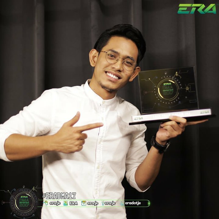 nabylahiysmail's tweet photo. Tahniahh tahniah tahniah ❤ #EDMA17 #khaibaharmenanglagi #khaibahar @khaibahar94_ https://t.co/NixTwB3tHB