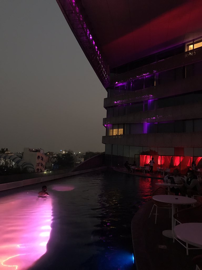 LesleLewis's tweet image. All Set to take #Hyderabad by storm!! LastNite was killer .. Tonite's gonna be better! With my AllStarBand relaxing before the gig over Coffee &amp;amp; Bidis !! The CalmBeforeTheStotm 😎!  #LesleLewisLive @Shure @shuremea @SunInfonetAudio #OkListen  #TurnkeyMusic #ConnectWithTheFans