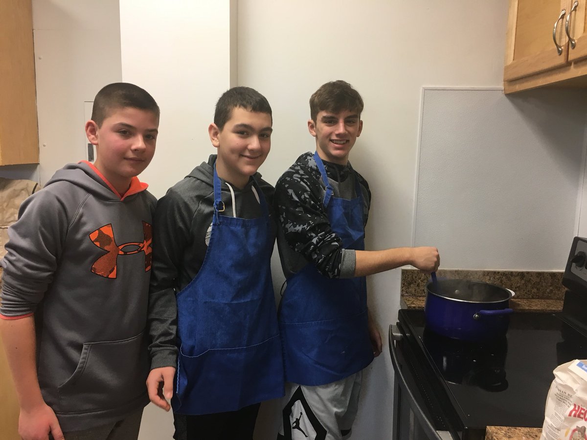 GoMMSDukes's tweet photo. Mrs. Giacoia’s Food and Nutrition Class participating in the “Food Challenge”
@GoMMSDukes @suptbrooks2015 https://t.co/u6oBuZM2yQ