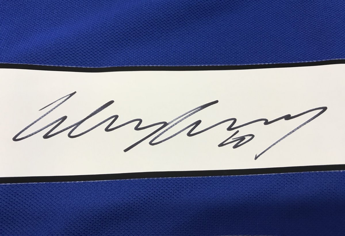 EvertonDirect's tweet photo. 🎉 COMPETITION TIME - GUESS THE SIGNATURE 🎉

Win a signed shirt 🖊️👕

Simply guess who has signed the shirt, RT &amp; follow to enter. 

Winner with the correct guess will be announced 01.02.18 https://t.co/UxTFYpNIwU
