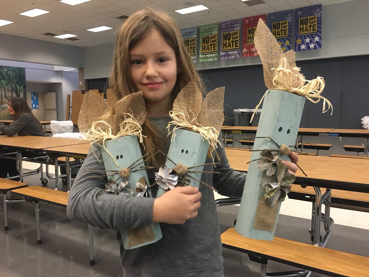 Jlberry99's tweet photo. Trashy art and fashion show is happening today! These @CME_Tigers are super creative!! And they know their natural resources too... @CME_Russell @MrSchneiderCME @cmepto https://t.co/TfIi8L5JFg