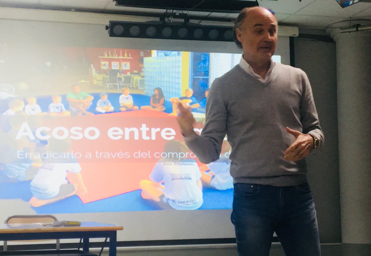 SilviaCarrascaI's tweet photo. El Profesor Jose Antonio Luengo @universidadcjc en Aula de Padres @SEKCiudalcampo https://t.co/lcyaEVhqKe