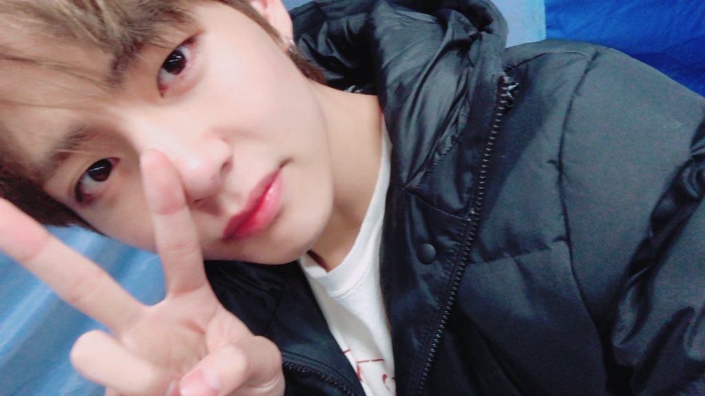 mnm___btsV's tweet photo. ちょっと待って少し見ない間に前髪そんなに薄くなってどうしたのてひょんちゃん https://t.co/1L04QQwnSj