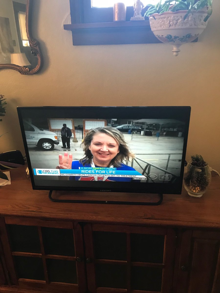 1WORLDPEACESIGN's tweet photo. Hey @CBSThisMorning #worldpeacesign #worldpeacesigniacs on the news. R.I.P #gloriabolster no more cancer. https://t.co/DXRRI0Guk5