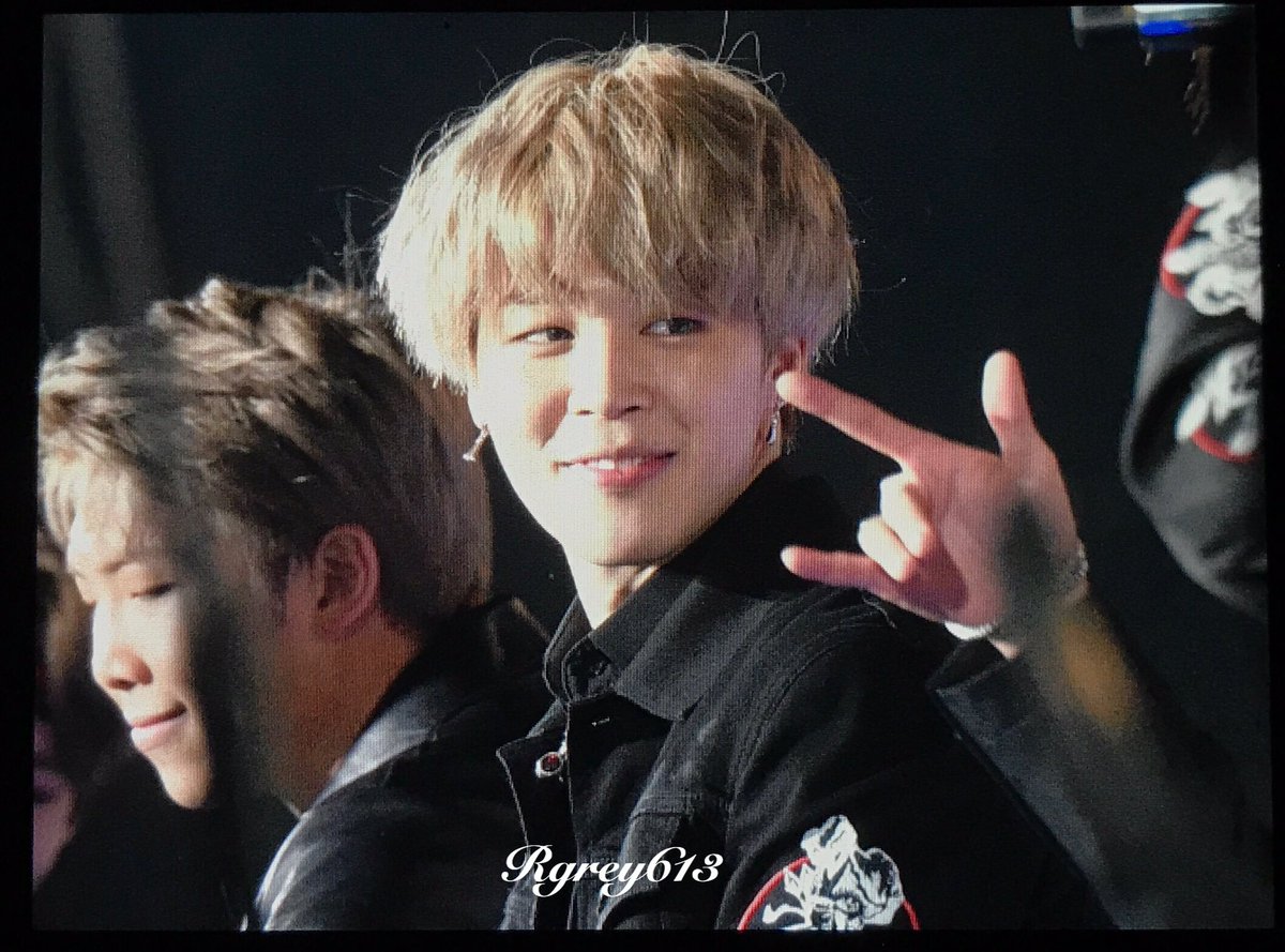 Rgrey613's tweet photo. [preview] 
180125 서울가요대상 #JIMIN #지민 

#방탄_서가대대상_축하해 

#iHeartAwards #BestFanArmy #BTSARMY @BTS_twt https://t.co/lIYLUlLfIa