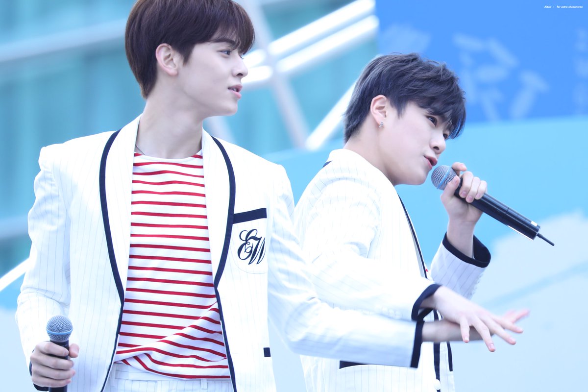 Altair_0330's tweet photo. 앞으로도 모든 순간 함께하자💖 항상 멋진 빈아 생일 축하해😊💕 #HappyMOONBINday #아스트로 #차은우 #문빈 #빈아생일축하해 @offclASTRO https://t.co/otE0N1kcsM