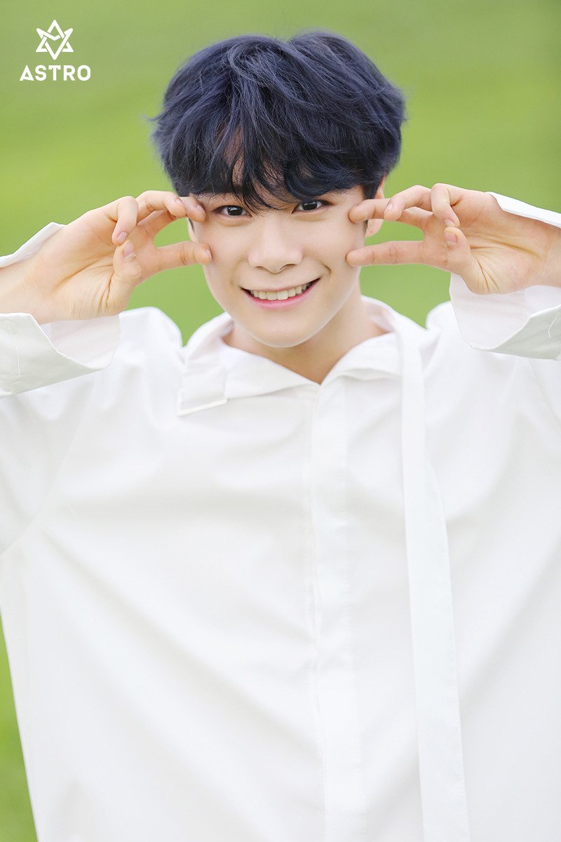 MOONBIN_COM's tweet photo. [2018.01.26] 빈아 생일 축하해! #빈아생일축하해 #HappyMOONBINday #해피문빈데이 #아스트로 #ASTRO #문빈 #MOONBIN 😁💜🎂🌙✡ #오늘은빈이생일 #눈뉴난냐 https://t.co/tvdFrhbWzX