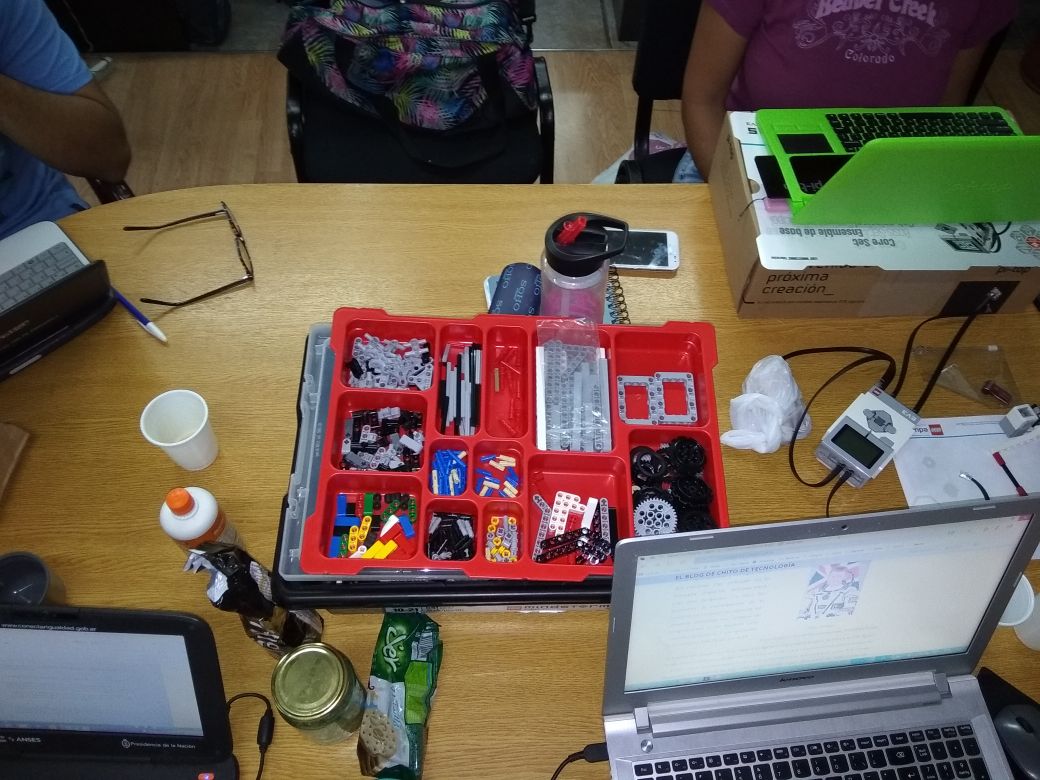 Facilitadores de Escuelas del Futuro continúan con la capacitación e implementación de proyectos  en Educación Digital