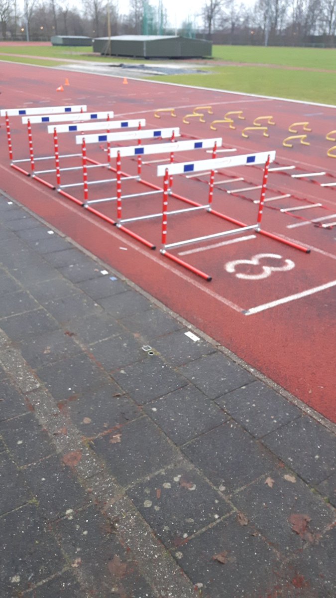 gerbenlast85's tweet photo. Met de @Zwolle_CSE 🏓 een clinic  atletiek gedaan bij @RonaldHuethorst leuke en leerzame ervaring #sportenonderwijs https://t.co/QgODcb0XXw