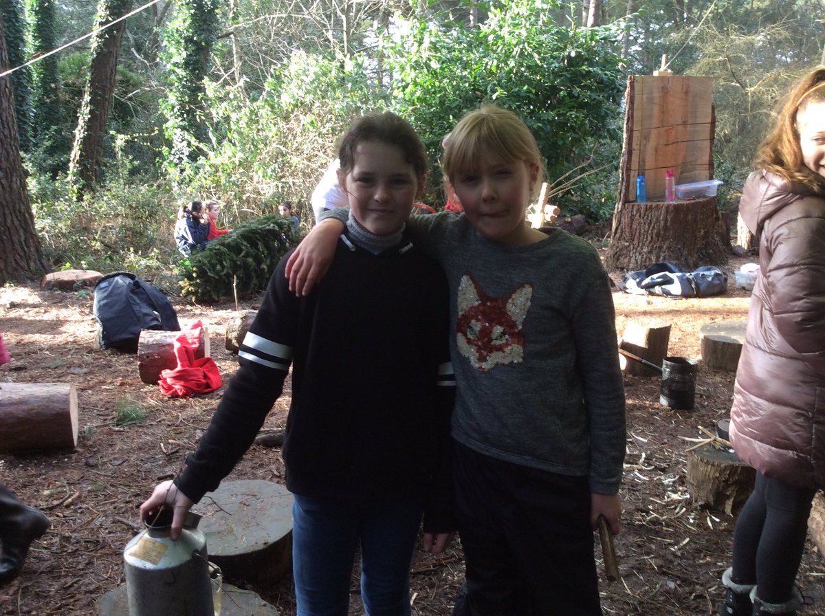 THSch_Junior's tweet photo. Forest school has been fabulous again this afternoon. This time enjoyed by Year 6 #thforestschool #thy6 https://t.co/mtRQBgsuoO