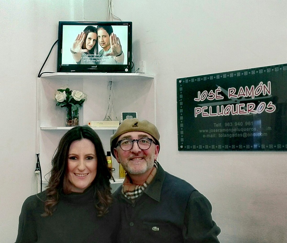 adelyjess's tweet photo. Pasando la mañana con mi gran amigo y estilista Jose Ramon Martinez en su peluquería...da gusto estar con vosotros...y encantada con tu trabajo..!!😉😍😘🎵💋 https://t.co/hD1OLDbaqY