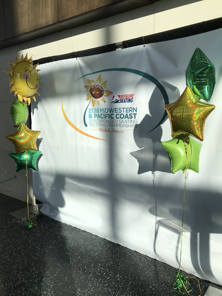 Take your photos at our #MidPac18 banner behind section 102!