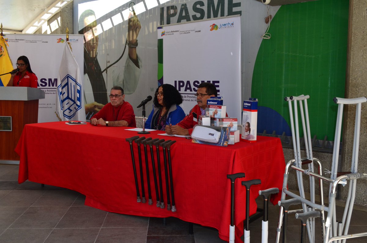 IpasmeOficial's tweet photo. #EnDesarrollo|| El @IpasmeOficial hace entrega de andaderas, bastones, collarines y prótesis auditivas a sus afiliados. @mbermudez_21 @JauaMiranda https://t.co/PtnX3rJaOj