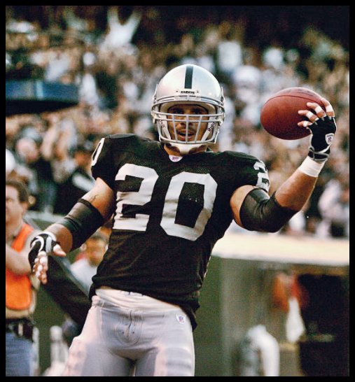 Happy birthday to former RB Justin Fargas, January 25, 1980. 