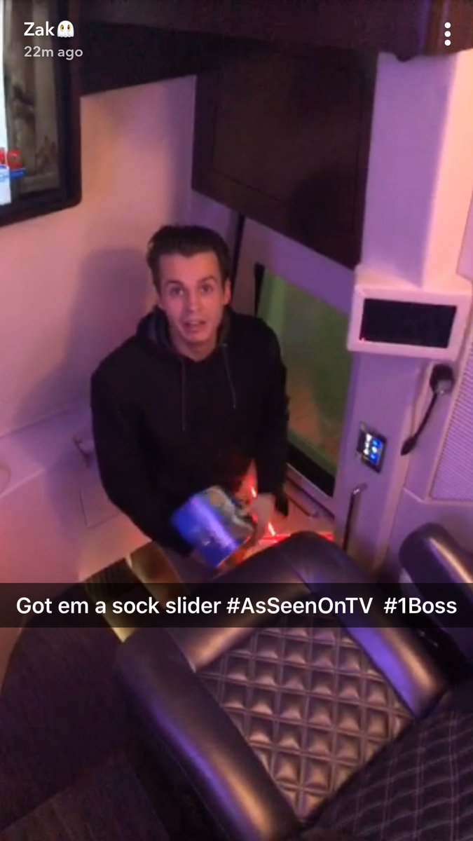 Hula_Tiger's tweet image. I seriously can not get over how freaking cute and adorable @DakotaLaden was on @Zak_Bagans story last night on his gift from Zak #1Boss 😂😂😂😂😍😍😍😍😍 #GhostAdventures