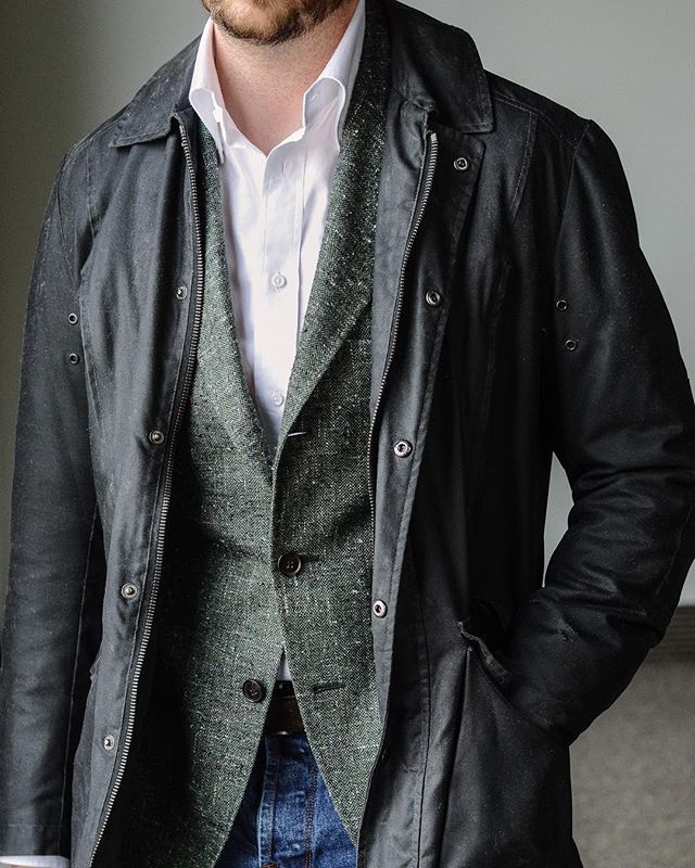 burzanblog's tweet photo. Following up on yesterday’s grid with a fit pic. I love wearing this @spiermackay green slub jacket as kind of a sweater layer. Paired of course with the awesome @privatewhitevc jacket, @epaulet denim, and MTM shirt also from @spiermackay.
.
.
.
#spierandmackay #privatewhite… https://t.co/rlLYhgYU5F