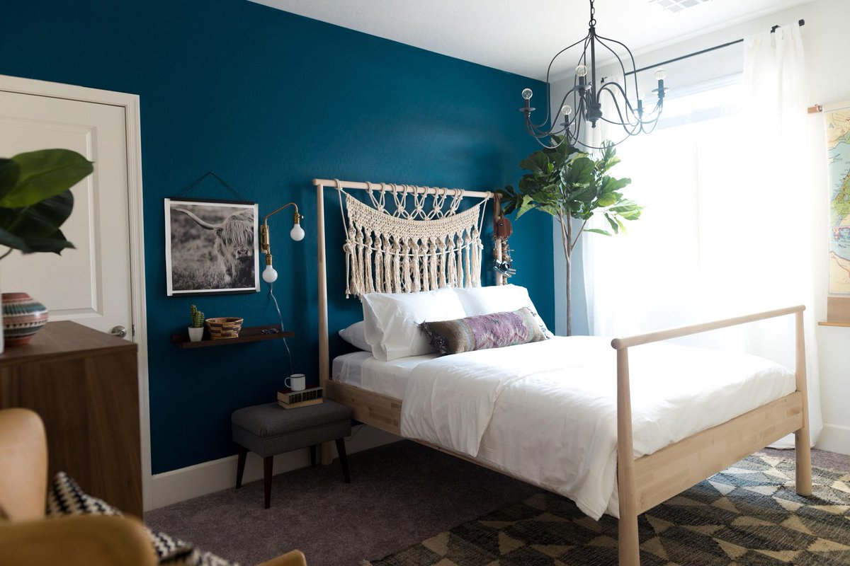service1sthomes's tweet photo. 70’s decor is making a comeback. Who else is loving this new trend? @joannagaines ? https://t.co/7fsakooQhe #that70shome #homedecor #homedesign #realestate #stcharlesrealestate #itswhoweare #realestateislocal #keepcottlevillecool https://t.co/TLn4jvAwC2