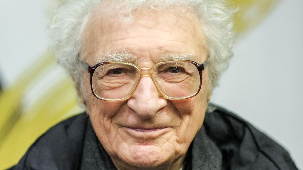 "Our show is not about banking...It’s about how they managed to not only get out of the ghetto out but make a life for themselves" Sheldon Harnick on #RothschildandSons for the <a href="/JewishChron/">The Jewish Chronicle</a>. Full article here - ow.ly/gVTW30hZMZy