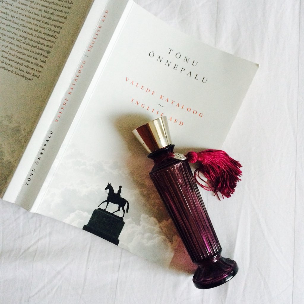 lifecoldclimate's tweet photo. Day 10: reading at home, wearing the absolutely amazing Mohur extrait by @NeelaVermeire. I have written about Mohur on the blog, in case you are interested in a review. Roses and history. #30daysofperfume #SOTD #tõnuõnnepalu https://t.co/0iQA9JCKmf