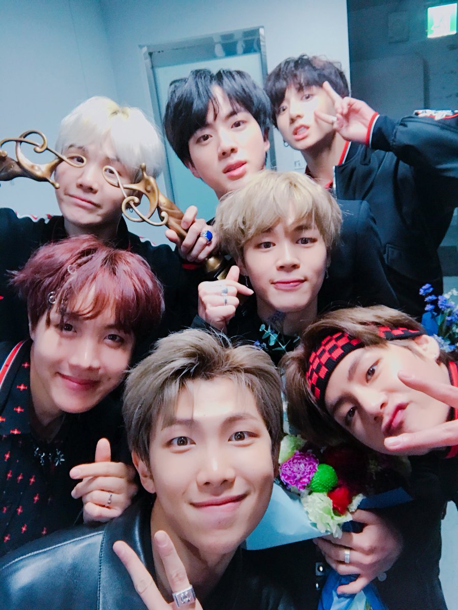IslemMsk's tweet photo. #ARABARMYLOVEBTS ♡💍
#ARMY_FOR_EVER ♡🍀
#BTS ♡🌸
#아미는_방탄없이_못4니까 ♡🔥
#ARMY_가온최친소 ♡🎀
#BTS_Is_Kings ♡👑 https://t.co/W1j4fKqr0q