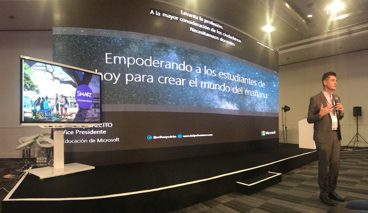MicrosoftEduEsp's tweet photo. “La tecnología no va a eliminar a los profes del aula, ahora los necesitamos más que nunca”, sentencia @AnthonySalcito en #BETT2018. 📚 #MicrosoftEDU https://t.co/k4881AhWiX