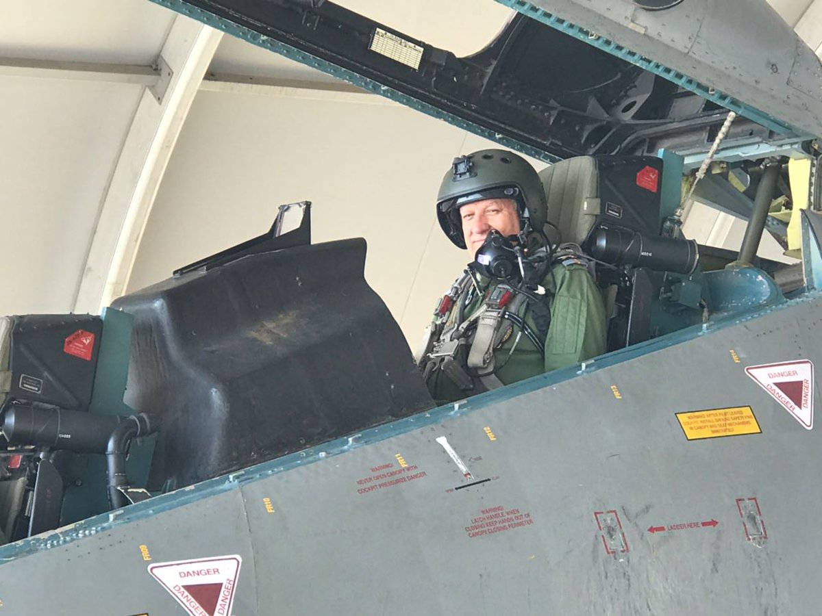 Lt Gen DR Soni #ArmyCommander #SouthernComd to promote #Jointmanship flew an #IndianAirForce Sukhoi Su-30 MKI covering large tracts of the Southern Command Area of Responsibility including areas where exercises on ground by troops & tanks were being carried out.