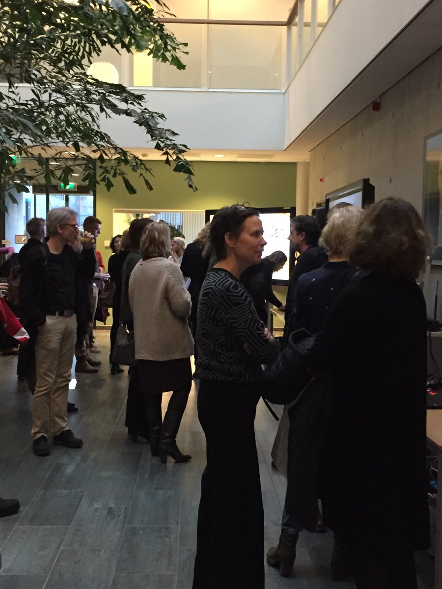 CIT_RUG's tweet photo. Presentaties en demo’s van BLAT @hanze @Reality_Center @Nestorsupport en @TrainTool tijdens informatiemarkt en borrel #oning https://t.co/xQOqNYiGF0