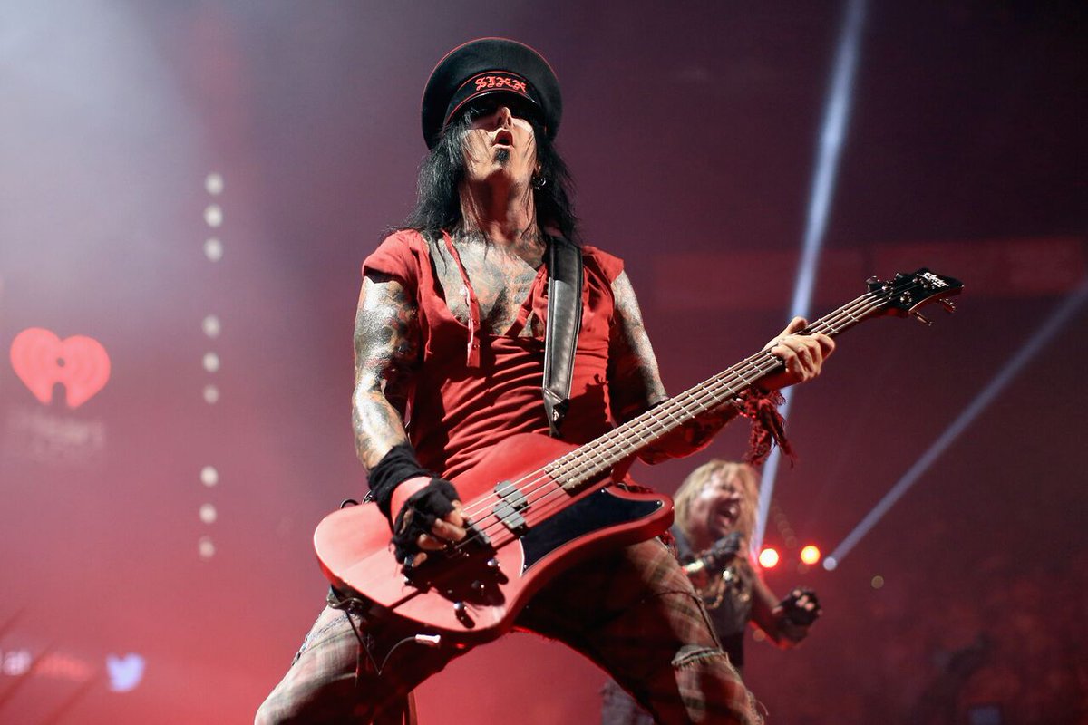 Mötley Crüe tweet media