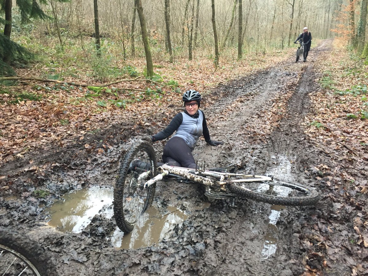 Needlestrategy's tweet photo. #TBThursday our teambuilding 2 weeks ago 💪🚴‍♂️ Big thanks also to our founder @geertdesager who took care of @EtGOFFIN who got sick 👏  #tbt https://t.co/VQXBQpuOkh