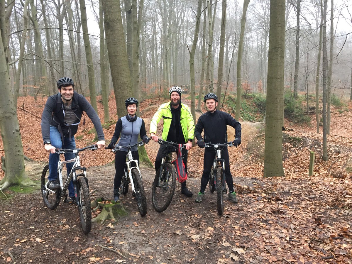 Needlestrategy's tweet photo. #TBThursday our teambuilding 2 weeks ago 💪🚴‍♂️ Big thanks also to our founder @geertdesager who took care of @EtGOFFIN who got sick 👏  #tbt https://t.co/VQXBQpuOkh