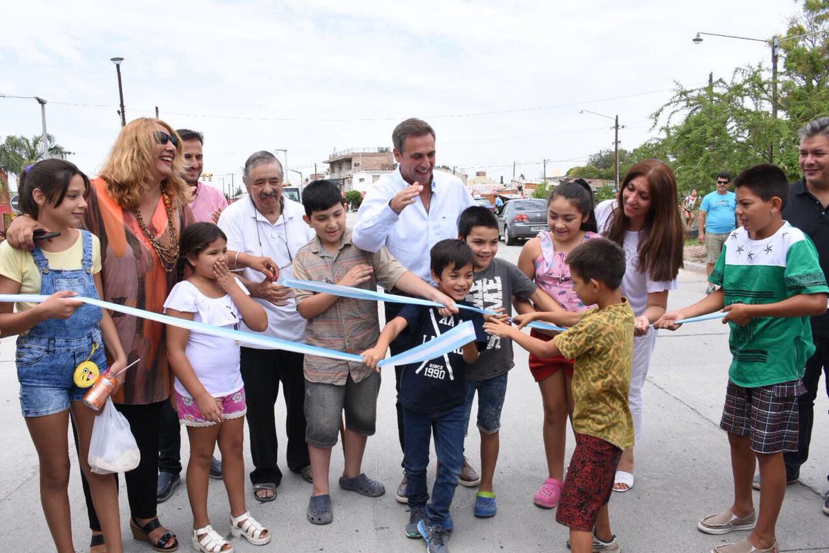 ramonjmestre's tweet photo. Más obras que empiezan y que terminan. Con pavimento, cordón cuenta y bocacalles de hormigón en calle Alejandro Danel, y con las obras  de las arterias del sur, mejora la circulación en esta zona y la conexión con el centro y el este. https://t.co/xolnxbT5Xq