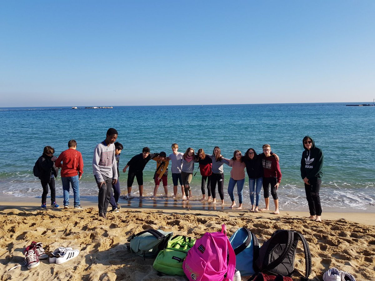institutemt's tweet image. També van visitar l&apos;empresa @PALRobotics , empresa de robots humanoides. Fins i tot van poder gaudir d&apos;un bon dia d&apos;hivern i mullar-se els peus a la platja! #palrobotics #ErasmusPlus #Granollers