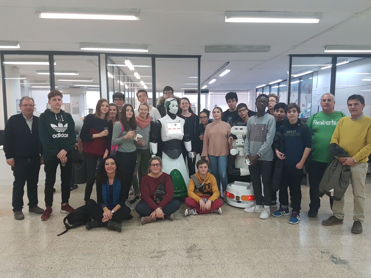 institutemt's tweet image. També van visitar l&apos;empresa @PALRobotics , empresa de robots humanoides. Fins i tot van poder gaudir d&apos;un bon dia d&apos;hivern i mullar-se els peus a la platja! #palrobotics #ErasmusPlus #Granollers