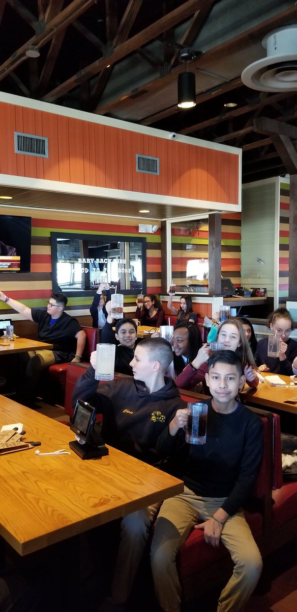 AT CHILIS WITH THE BEST KIDS EVER...THEY EARNED THEIR PRINCIPAL BUZZ BUCKS!!
#JMMSPRIDE