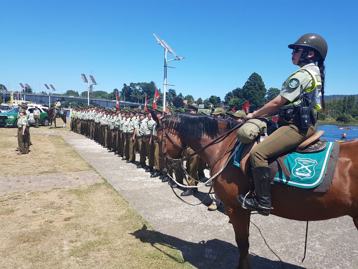 Carabdechile's tweet photo. #Valdivia: En sector Helipuerto, Carabineros de la Zona Los Ríos lanza  Plan Verano Seguro 2018, reforzando servicios dirigidos a la comunidad y turistas. https://t.co/20HtJyTlwj