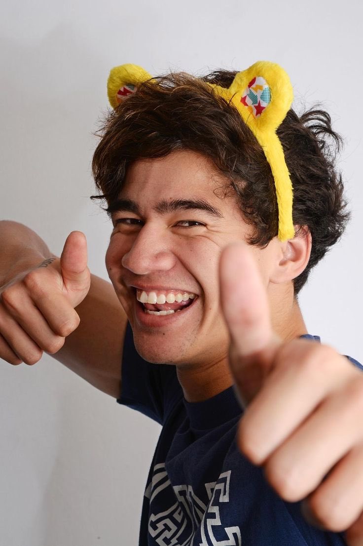 Happy Birthday Calum Hood :) 