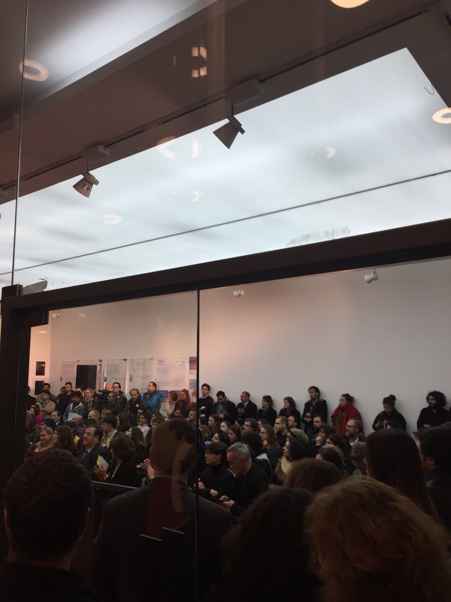 LabnehandFacts's tweet photo. Salle comble à la nuit des idées #Nuitdesidees https://t.co/lDQiZYjvM9
