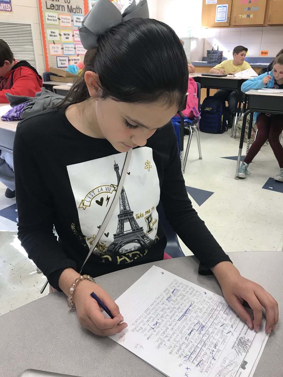 CaraleeW's tweet photo. Editing each others’ writing is fun! #writing #gettingbetter #jakettimeclass https://t.co/add9QftHJR