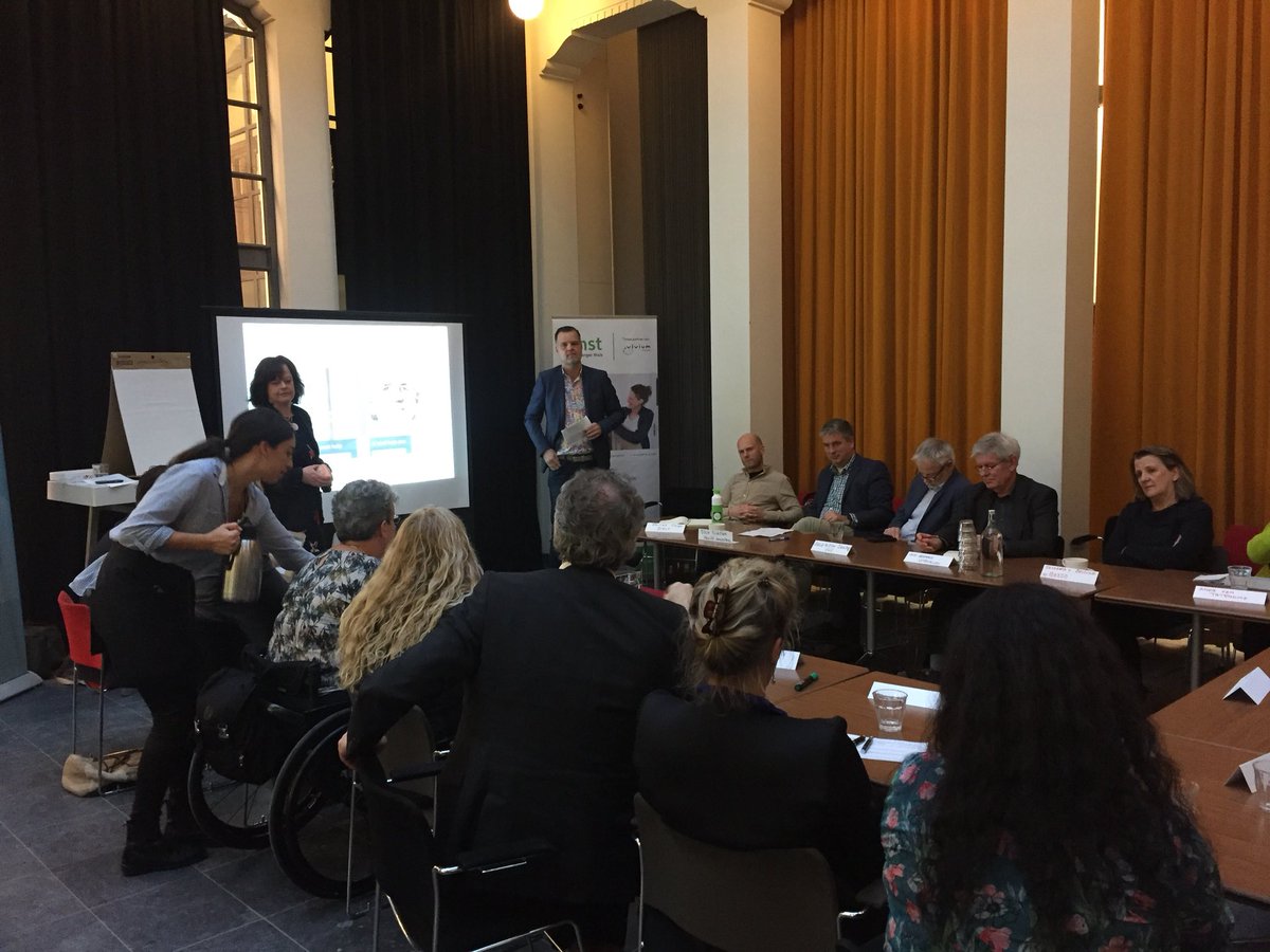 Sociaal ondernemers in zorg en welzijn <a href="/Dinstverlening/">Dinst</a> @woonz_info <a href="/Alleszelf/">Alleszelf.nl</a> en <a href="/WijzelfZorg/">Wijzelf Sociale Marktplaats</a> hebben overheden, zorgverleners, verzekeraars en investeerders samengebracht om oplossingen te vinden voor langer zelfstandig thuis wonen. <a href="/HeldCareNL/">HeldCare</a> is erbij!