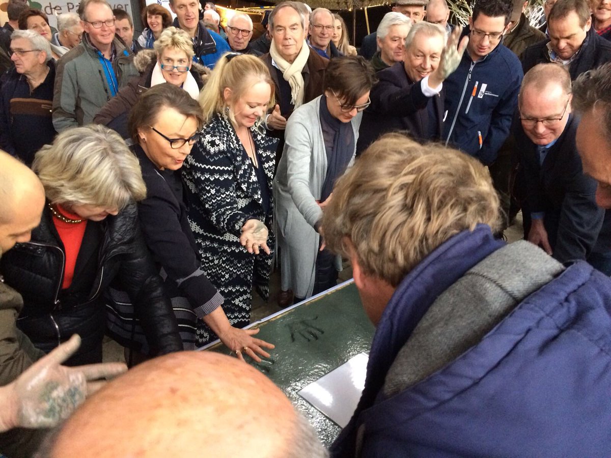 Halve finale Reggedal Enter in beton gegoten met <a href="/ProvOverijssel/">Provincie Overijssel</a> <a href="/LandschapOV/">Landschap Overijssel</a> #stichting Enters Reggedal #boerderij de Paswever <a href="/HetExoo/">Boerderij het Exoo</a> #Enterse Zomp <a href="/GemWierden/">Gemeente Wierden</a> <a href="/gemhofvantwente/">Gemeente Hof van Twente</a> #Annick de Groen #Bernard Kobes en <a href="/vechtstromen/">Vechtstromen</a>